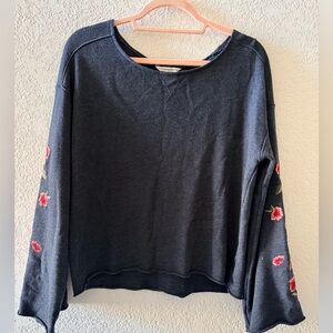 AMERICAN EAGLE OUTFITTERS Floral Embroidered Bell Long Sleeve Sweater Sz Medium
